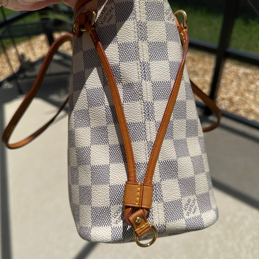 Authenticated Louis Vuitton White and Blue Damier NEVERFULL PM TOTE - Picture 4 of 13